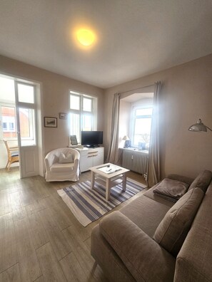TV, stereo - Promenadenblick - Apartment 2 - Holiday apartment Promenadenblick 2 with (Wyk auf Föhr)