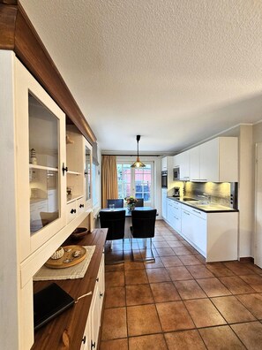 Dining - Am Museum - Apartment 1 - Holiday apartment Am Museum 1: Terrace, garden, WLAN & (Alkersum)