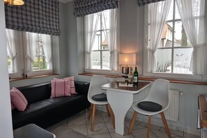 Dining - Hallig Hooge - Whg. 2 - Nordstrand - Cozy vacation apartment on Föhr: Hallig (Wyk auf Föhr)