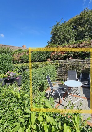 Outdoor dining - Noordlicht - Noordlicht vacation apartment in Alkersum: 70 m² with terrace & WLAN (Alkersum)
