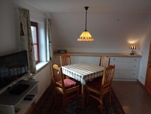 Dining - Meisenweg - Upper floor - Apartment Meisenweg upper floor - quiet, (Wyk auf Föhr)