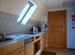 Fridge, microwave, stovetop, dishwasher - Meisenweg - Upper floor - Apartment Meisenweg upper floor - quiet, (Wyk auf Föhr)