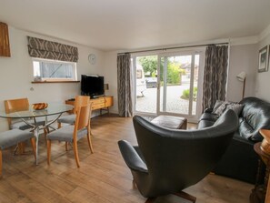 Living area - The Coach House, Baldwin's Gate (Newcastle)