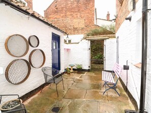 Terrace/patio - Magdalene House, Louth (Louth)