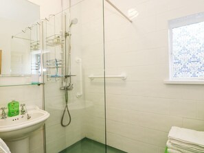 Shower - Magdalene House, Louth (Louth)