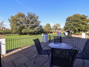Outdoor dining - East Cottage, Rillington (Malton)