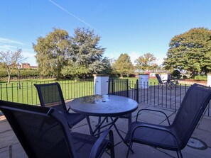 Outdoor dining - East Cottage, Rillington (Malton)