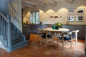 Dining - Reethus main house on the ground floor/ first floor - Reethus in Borgsum: 121 m², sauna, fireplace & garden, (Borgsum)
