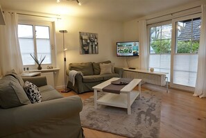 TV, stereo - Godewind - Apartment 1 - Holiday apartment Godewind 1: first floor with terrace, WLAN (Wyk auf Föhr)