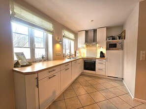 Fridge, microwave, oven, stovetop - Eltimjo 2 - House part for 6 persons - House part in Nieblum: Sauna, wood-burning stove & (Nieblum)
