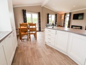 Dining - The Callow Lodge, Beaconsfield Holiday Park (Shrewsbury)