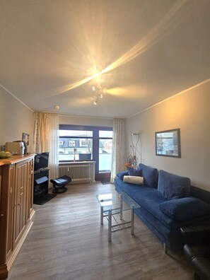 TV - Edith, Whg. 3 - Apartment Edith, Whg. 3 with balcony and parking lot in Wyk auf (Wyk auf Föhr)