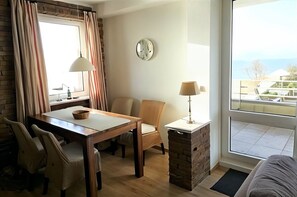 Dining - Seeblick - Apartment Seeblick with exceptional sea view directly on the (Wyk auf Föhr)