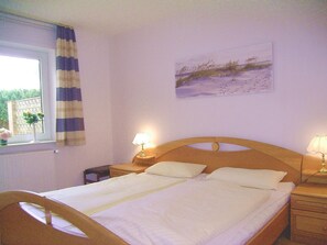 2 bedrooms, WiFi - Jordan - FW EG - Holiday apartment on the ground floor in Wyk auf Föhr - terrace, garden & WLAN (Wyk auf Föhr)