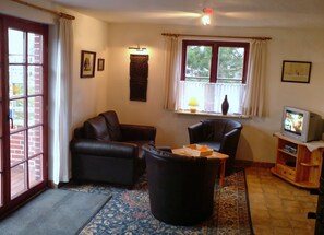 TV, fireplace, DVD player, stereo - Meisenweg - Ground floor - Apartment Meisenweg first floor with terrace & (Wyk auf Föhr)