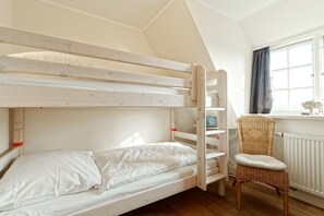 3 bedrooms, iron/ironing board, WiFi - Triibergem 39 - DHH - Holiday home in Utersum: 75 m², garden, 500 m to the beach, (Utersum)