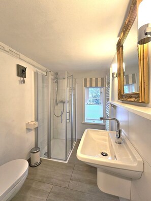 Shower - WattLütt - Allergy-friendly WattLütt vacation apartment with terrace & parking space (Oevenum)