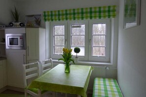 Dining - Haus am Walde - OG - Apartment Haus am Walde OG: balcony, WLAN, 380 m to the (Wyk auf Föhr)