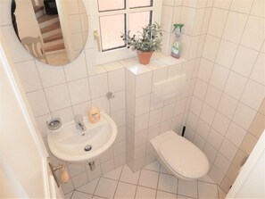 Shower - Lüttje Fischerhuus - Holiday home Lüttje Fischerhuus: 400 m to the beach, terrace & (Wyk auf Föhr)