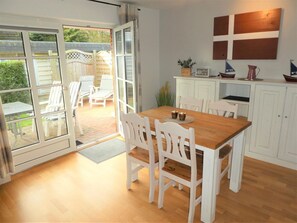 Dining - Lüttje Fischerhuus - Holiday home Lüttje Fischerhuus: 400 m to the beach, terrace & (Wyk auf Föhr)