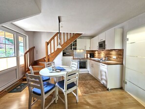 Kaffetrakter/tekoker, kjøleskap, mikrobølgeovn og ovn