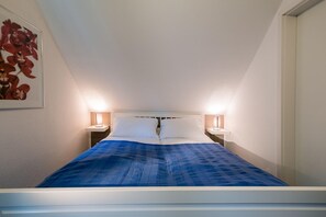 1 bedroom, WiFi - Haus zur See - Apartment 5 - Above the rooftops of Wyk - close to the beach, WLAN & (Wyk auf Föhr)