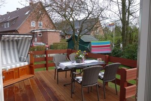 Outdoor dining - Austernperle - Holiday apartment Austernperle on Föhr - sauna, terrace & close to the beach (Wyk auf Föhr)