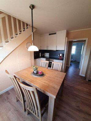 Dining - Poseidon - Holiday apartment Poseidon on Föhr: balcony, garden, parking, WLAN (Wrixum auf Föhr)