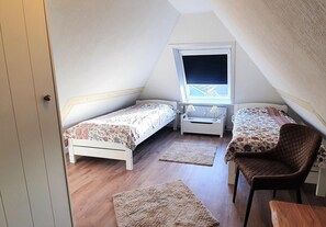 2 bedrooms, iron/ironing board, WiFi - Poseidon - Holiday apartment Poseidon on Föhr: balcony, garden, parking, WLAN (Wrixum auf Föhr)