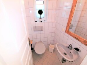Shower - Grote Fischerhuus - Holiday home Grote Fischerhuus: 110 m², close to the beach, (Wyk auf Föhr)
