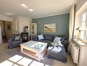 TV, fireplace, stereo - Eulenkamp 8 c - DHH right - Holiday home in Wyk auf Föhr: 200 m to the beach, (Wyk auf Föhr)