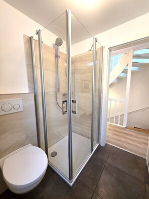 Shower, hair dryer - Eulenkamp 8 c - DHH right - Holiday home in Wyk auf Föhr: 200 m to the beach, (Wyk auf Föhr)