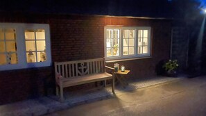 Terrace/patio - Uijs Hüs - Allergy-friendly vacation home Uijs Hüs with garden & terrace in (Borgsum)