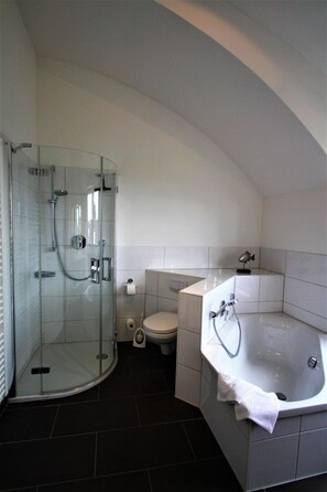 Shower - Boldixumer Str. 35 - OG - Holiday apartment in Wyk auf Föhr: balcony, wood-burning stove, WLAN (Wyk auf Föhr)
