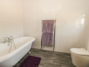 Shower - WILLOW LODGE, hot tub, near Kingston-upon-Hull (Brough)