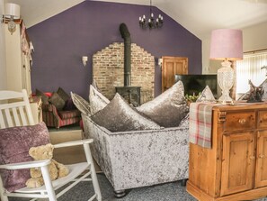Fireplace - WILLOW LODGE, hot tub, near Kingston-upon-Hull (Brough)