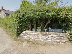 Property grounds - Ysgubor Newydd, Conwy (Conwy)