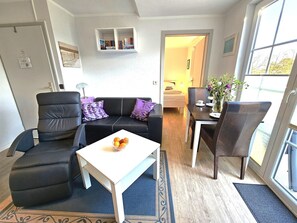 Interior - Kiebitz - Allergy-friendly vacation apartment Kiebitz with balcony near the beach in (Wyk auf Föhr)