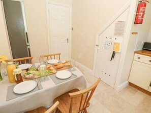 Dining - Seaview Retreat in Coverack (Coverack)