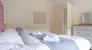 6 bedrooms, WiFi - Hazelseat House, Ulverston (Ulverston)