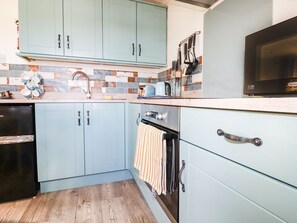 Private kitchen - Hunrosa: Charming Home in St Day (Redruth)