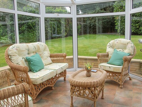 Glen Helen: A Cozy Retreat in Madeley