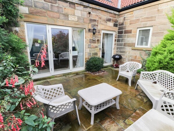 Terrace/patio - Kingfisher Retreat in Whitby (Whitby)