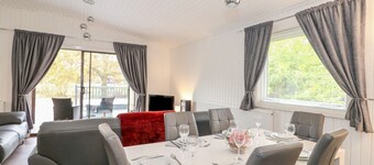 Sunset Lodge: Ground Floor Retreat