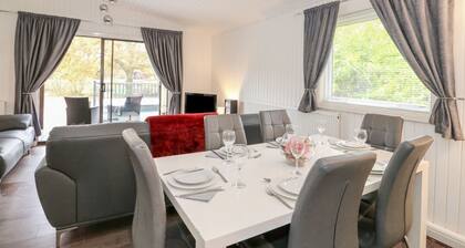 Sunset Lodge: Ground Floor Retreat
