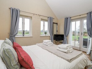 Room - Charming Ivy Barn Retreat in Taverham (Norwich)