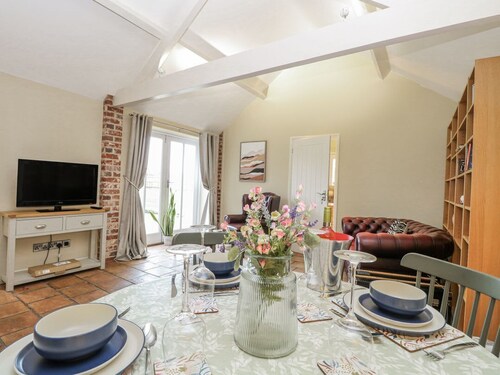 Charming Ivy Barn Retreat in Taverham