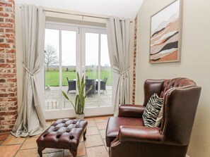 Living area - Charming Ivy Barn Retreat in Taverham (Norwich)