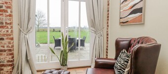 Charming Ivy Barn Retreat in Taverham