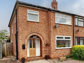 Exterior detail - The Hawthorns, Christleton (Chester)